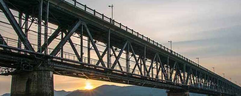 钱塘江大桥是谁设计的设计的